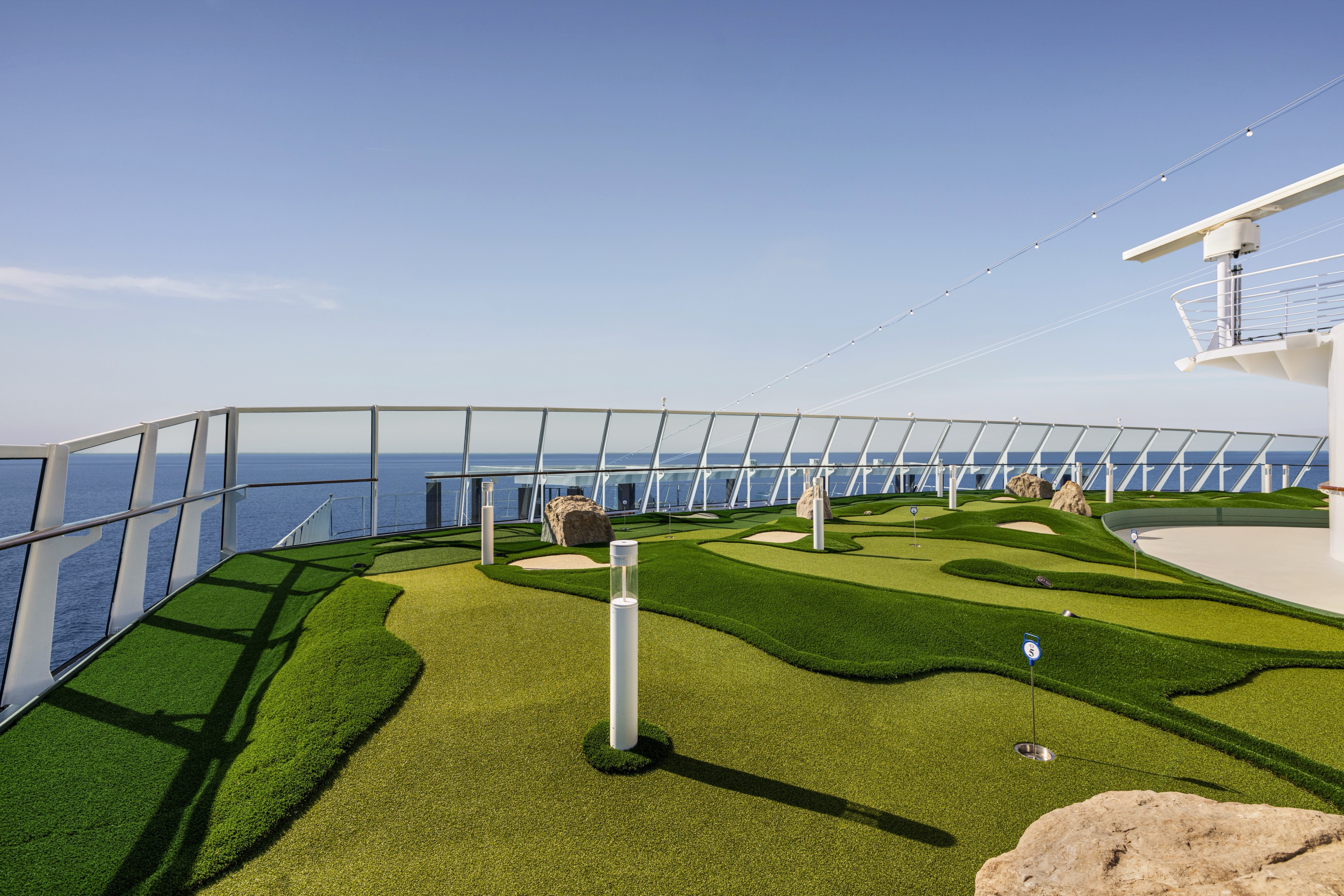 Oceania Insignia - Running Track & Sports Deck